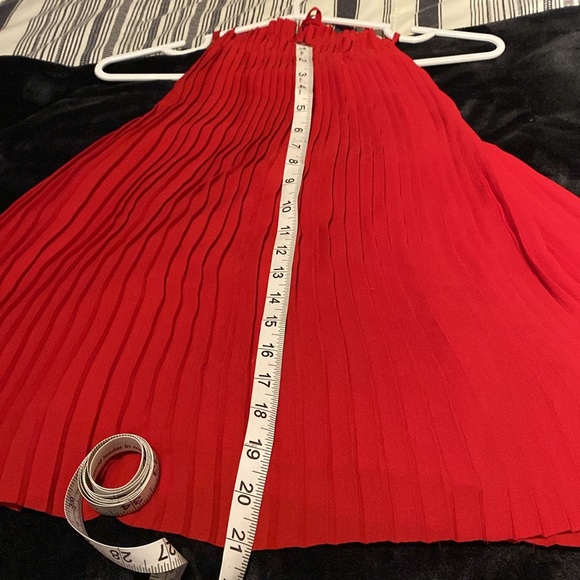 RW&CO red pleated sleeveless top - Picture 8 of 8